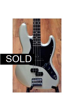 Fender Blacktop Jazz Bass White Chrome Pearl Fender Blacktop Jazz Bass White Chrome Pearl